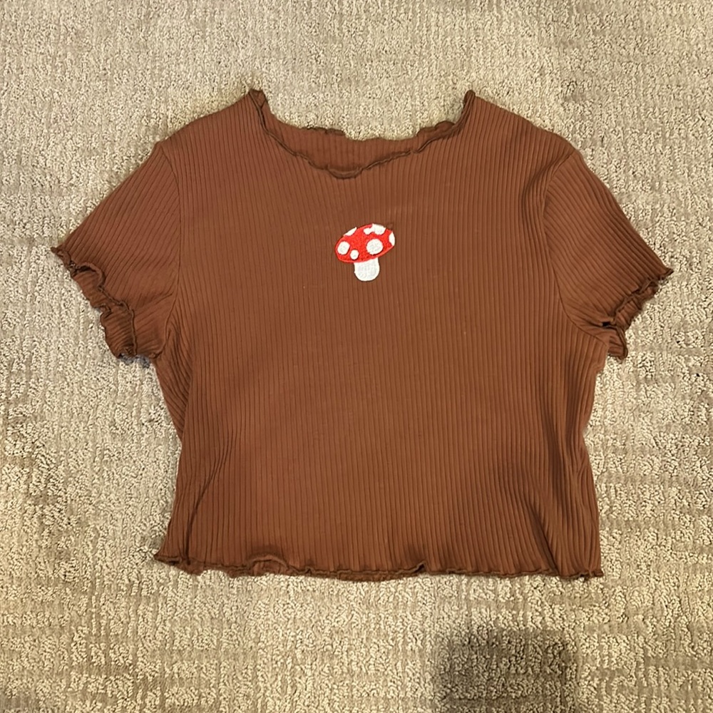 I am selling a small/xs shirt from Tilly’s it is brand new only worn once.
